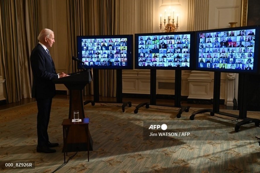 Tổng thống Joe Biden tuyên thệ trực tuyến tại Nhà Trắng sau lễ tuyên thệ nhậm chức ở Điện Capitol. 