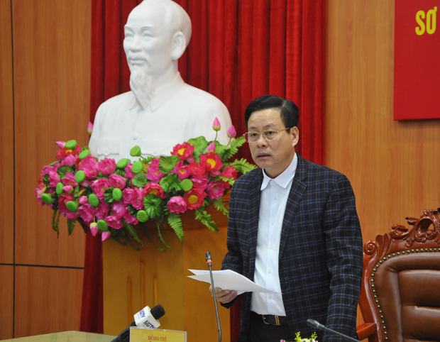 Chủ tịch UBND tỉnh Nguyễn Văn Sơn phát biểu tại hội nghị.