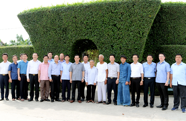 Đoàn công tác tỉnh Hà Giang tham quan, học tập kinh nghiệm xây dựng Nông thôn mới tại huyện Đức Thọ (Hà Tĩnh).                      Ảnh: Duy Tuấn
