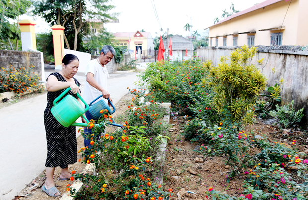 Tạo cảnh quan xã Nông thôn mới Hùng An (Bắc Quang). 						 Ảnh: HẢI ANH
