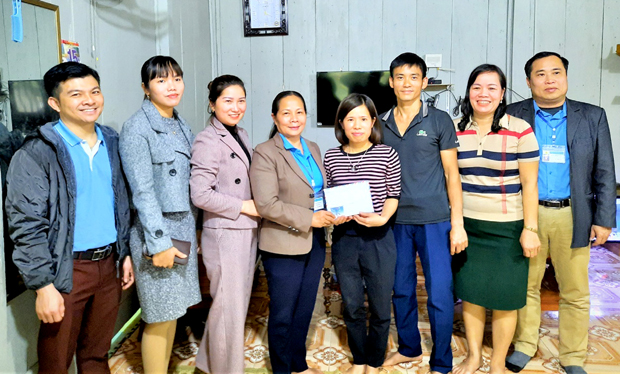 LĐLĐ huyện Bắc Mê trao hỗ trợ nhà “Mái ấm Công đoàn” cho đoàn viên Cù Thị Thắm, Công đoàn Bệnh viện Đa khoa huyện.