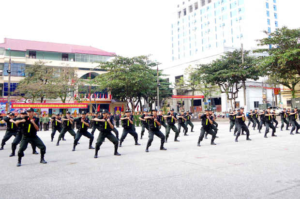 Lực lượng Cảnh sát Cơ động, Công an tỉnh thường xuyên luyện tập đảm bảo hoàn thành xuất sắc nhiệm vụ.  				Ảnh: Diệu Loan