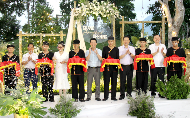 Lãnh đạo tỉnh cắt băng khai trương khu nghỉ dưỡng P’apiu resort.