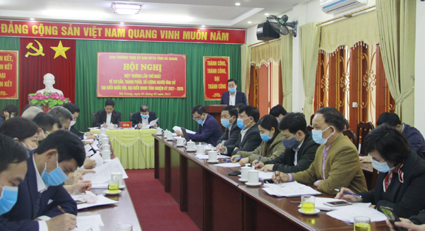 Chủ tịch UBND tỉnh Nguyễn Văn Sơn phát biểu tại hội nghị