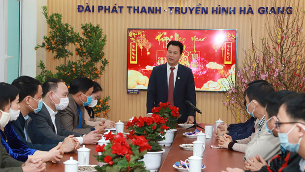 Bí thư Tỉnh ủy phát biểu, động viên cán bộ, phóng viên của Đài.