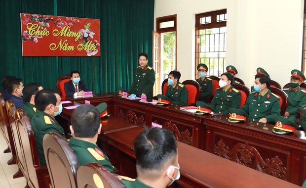 Lãnh đạo Bộ Chỉ huy Quân sự tỉnh thông tin về Trung đoàn 877