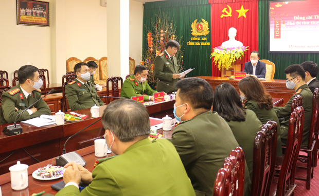 Lãnh đạo Công an tỉnh báo cáo khái quát kế hoạch trực Tết Tân Sửu 2021.