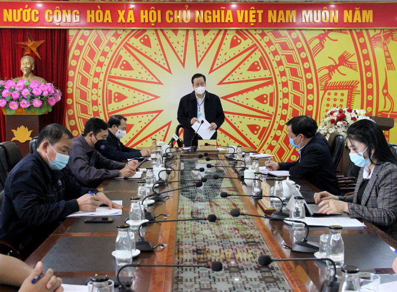 Chủ tịch UBND tỉnh Nguyễn Văn Sơn chỉ đạo công tác phòng, chống dịch. 