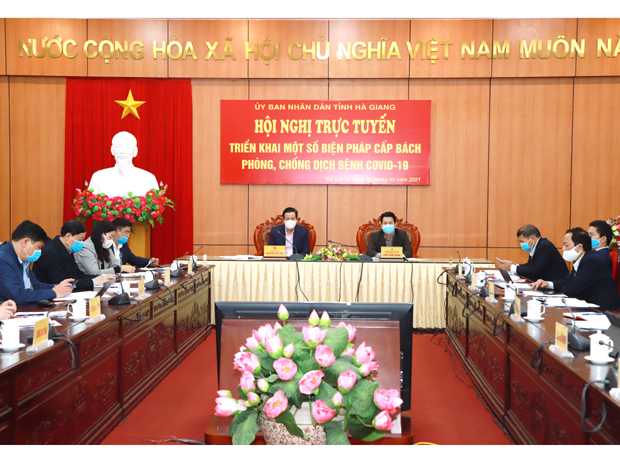  Bí thư Tỉnh ủy Đặng Quốc Khánh và Chủ tịch UBND tỉnh Nguyễn Văn Sơn chủ trì hội nghị tại điểm cầu tỉnh