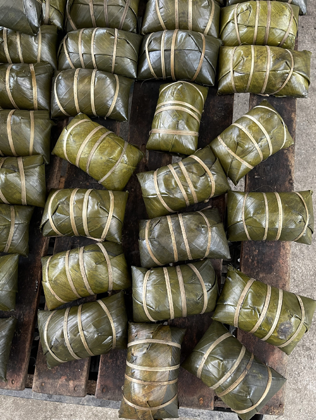 Chiếc bánh trưng gù nổi tiếng, mang hương vị cực kỳ hấp dẫn, đã trở thành một sản phẩm được tỉnh Hà Giang cấp chứng nhận sản phẩm OCOP. Bánh được xuất đi nhiều tỉnh trong Nam, ngoài Bắc, góp phần tô thêm danh tiếng của vùng đất đầy trong lành, thân thiện – Hà Giang.