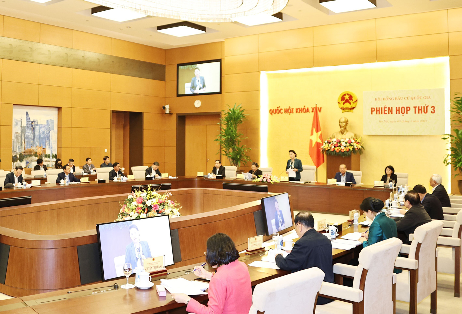 Chiều 3/3/2021, tại Nhà Quốc hội, Chủ tịch Quốc hội Nguyễn Thị Kim Ngân, Chủ tịch Hội đồng Bầu cử Quốc gia chủ trì Phiên họp thứ 3 của Hội đồng.