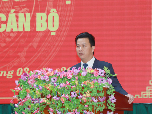 Bí thư Tỉnh ủy Đặng Quốc Khánh phát biểu giao nhiệm vụ cho các đồng chí được trao quyết định nhận nhiệm vụ mới