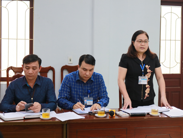 Lãnh đạo phường Minh Khai báo cáo kết quả thực hiện nhiệm vụ trong quý I.2021.