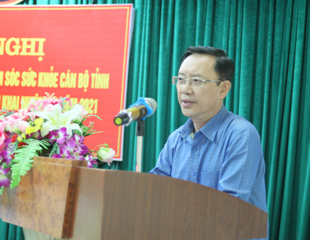 Phó Bí thư Thường trực Tỉnh ủy, Chủ tịch HĐND tỉnh Thào Hồng Sơn phát biểu tại hội nghị.