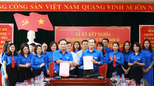 Chi đoàn Sở Ngoại vụ và Ngân hàng Nhà nước tỉnh ký kết bản giao ước kết nghĩa