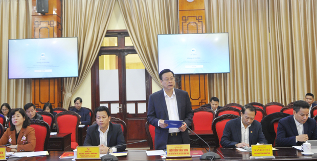 Chủ tịch UBND tỉnh Nguyễn Văn Sơn phát biểu tại hội nghị.