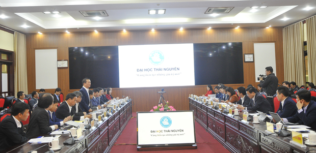 Các đại biểu nghe phương án thành lập phân hiệu Đại học Thái Nguyên tại Hà Giang.