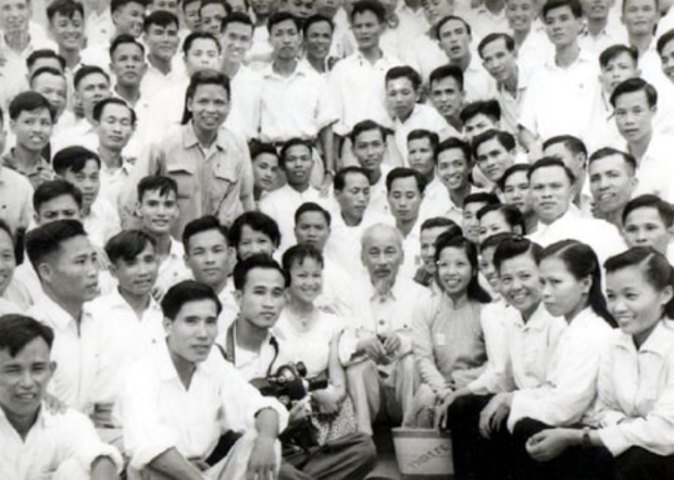 Bác hồ với thanh niên. 