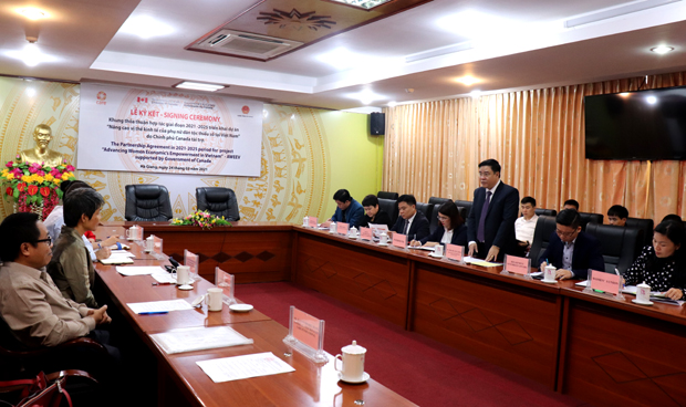 Phó Chủ tịch Thường trực UBND tỉnh Hoàng Gia Long phát biểu tại buổi làm việc