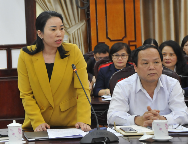 Giám đốc Đài PT - TH tỉnh Hoàng Thị Hằng kiến nghị tỉnh quan tâm chỉ đạo để đơn vị sớm di chuyển đến địa điểm mới theo quy hoạch và hoàn thiện hạ kỹ thuật tầng phục vụ công tác tuyên truyền.