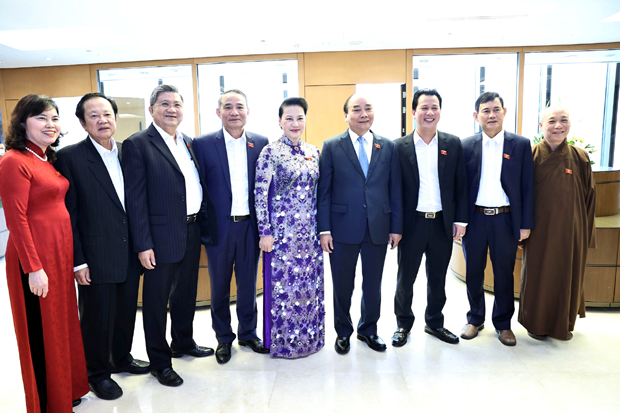 Chủ tịch Quốc hội Nguyễn Thị Kim Ngân với các đại biểu.                                                    Ảnh: Minh Đông 