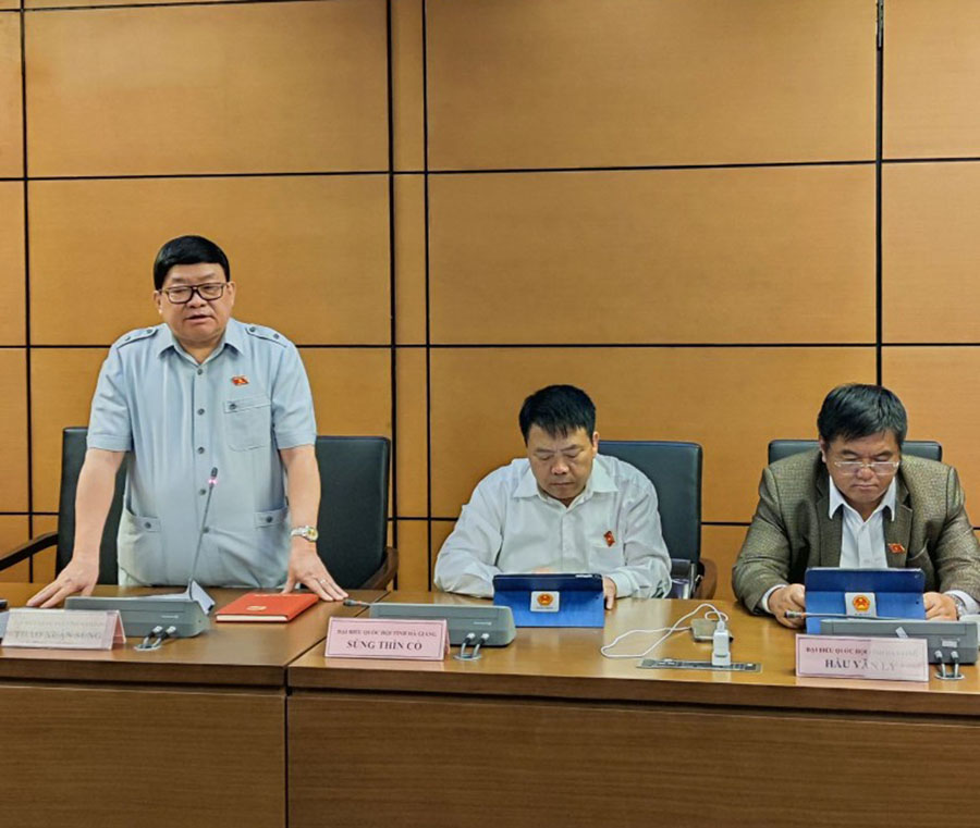 Đại biểu Thào Xuân Sùng, Đoàn ĐBQH Hà Giang tham gia thảo luận