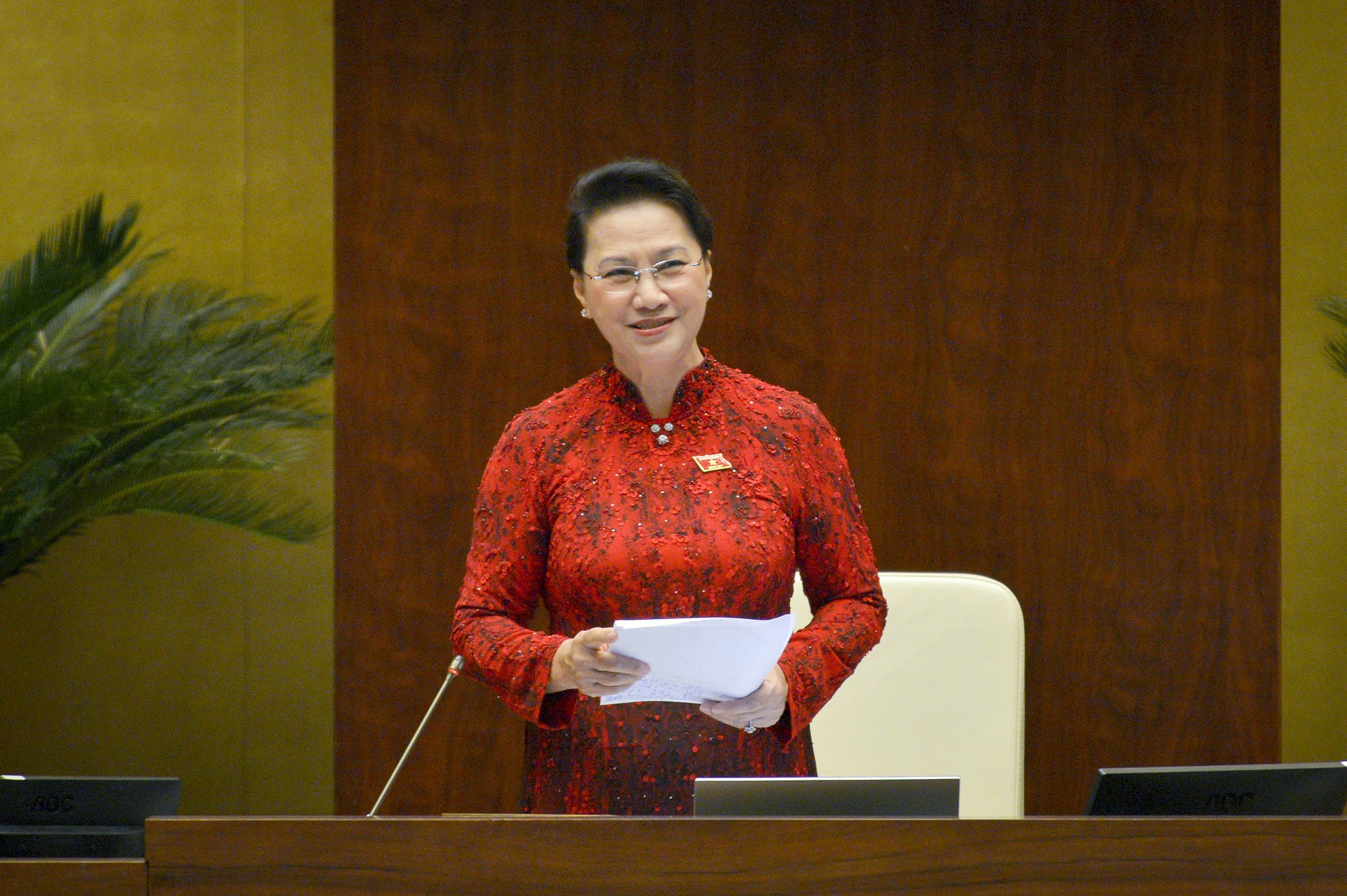 Chủ tịch Quốc hội Nguyễn Thị Kim Ngân phát biểu kết luận tại phiên họp
