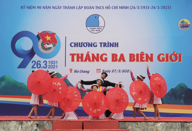 Tiết mục văn nghệ tại lễ khai mạc.