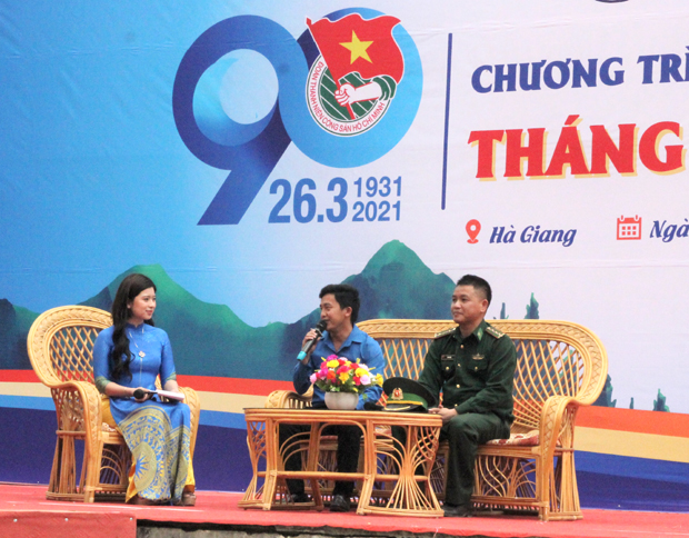 Giao lưu với gương thanh niên điển hình khởi nghiệp tại huyện Mèo Vạc.