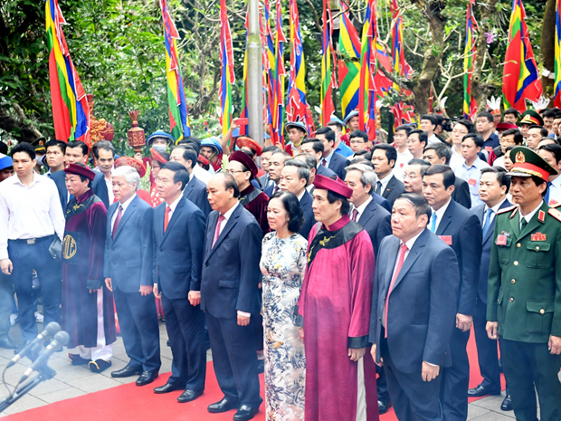 Chủ tịch nước Nguyễn Xuân Phúc cùng lãnh đạo Đảng, Nhà nước viếng các Vua Hùng