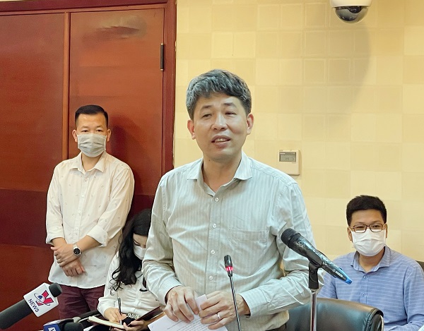 Ông Mai Văn Phấn, Phó Tổng Cục trưởng Tổng cục Quản lý Đất đai phát biểu tại cuộc họp báo. 