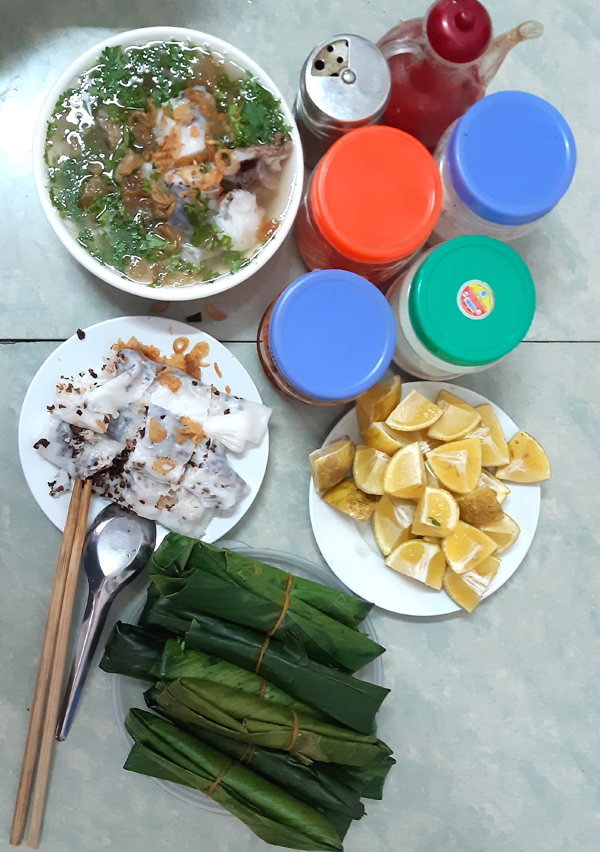 Bánh cuốn nước xương tại tổ 11, phường Trần Phú hấp dẫn thực khách.