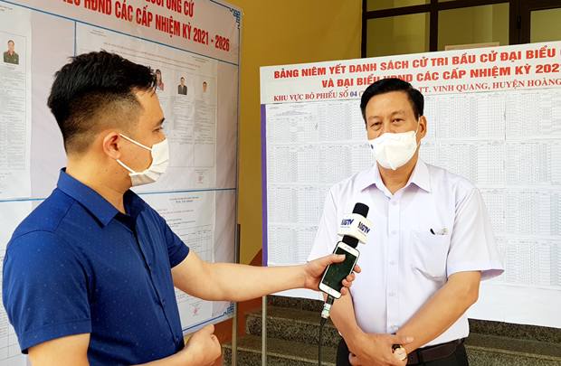 Chủ tịch UBND tỉnh Nguyễn Văn Sơn trả lời phỏng vấn của phóng viên Báo Hà Giang.