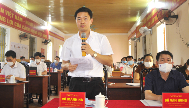 Trưởng Ban Tuyên giáo Tỉnh ủy Vũ Mạnh Hà đề nghị huyện Vị Xuyên quan tâm chỉ đạo chỉnh trang khánh tiết các điểm bầu cử đảm bảo trang nghiêm.