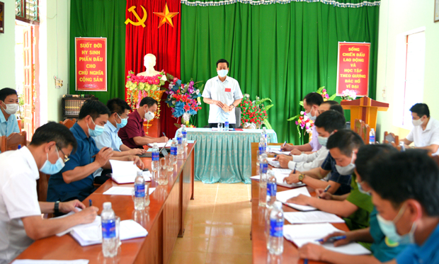 Toàn cảnh buổi làm việc của Chủ tịch UBND tỉnh Nguyễn Văn Sơn về công tác chuẩn bị bầu cử tại xã Túng Sán (Hoàng Su Phì).