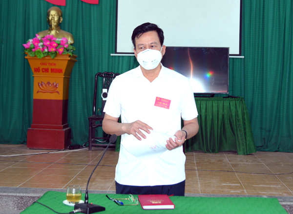 Chủ tịch UBND tỉnh Nguyễn Văn Sơn phát biểu tại buổi làm việc với xã Lao Chải.