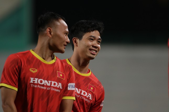 Công Phượng và Trọng Hoàng trông rất vui vẻ, thoải mái.