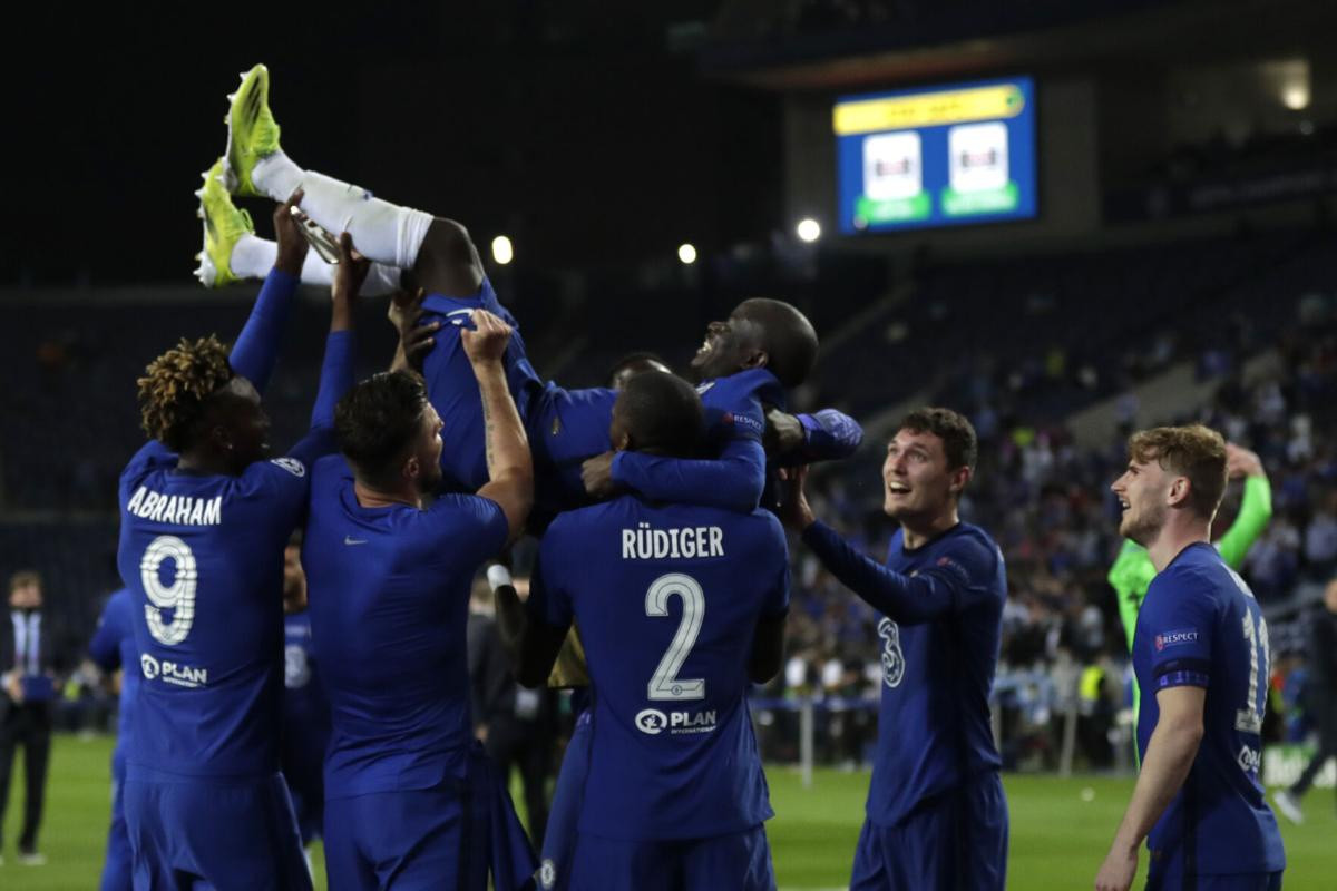 Kante rất được lòng các đồng đội ở Chelsea. 