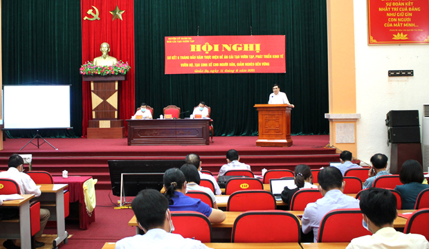 Bí thư Huyện ủy Quản Bạ Hoàng Đình Phới kết luận tại hội nghị.
