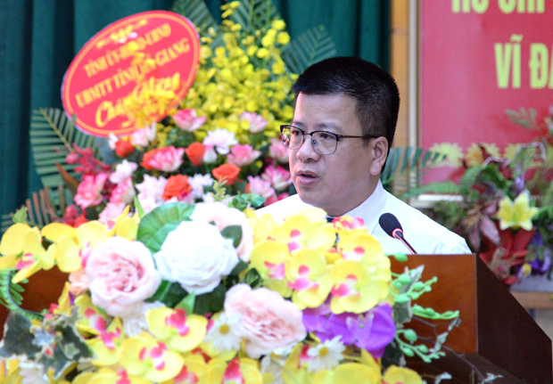 Tổng Biên tập Báo Hà Giang, Phó Ban tổ chức giải Báo chí tỉnh báo cáo tổng kết, đánh giá công tác tổ chức giải.