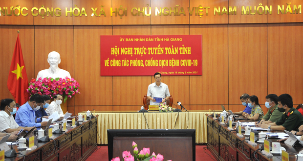 Chủ tịch UBND tỉnh Nguyễn Văn Sơn phát biểu tại hội nghị.