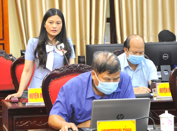 Bí thư Huyện ủy Mèo Vạc Vương Ngọc Hà đề xuất tỉnh tính toán, bố trí việc di chuyển đảm bảo an toàn khi đưa các công dân trở về các huyện ở xa.