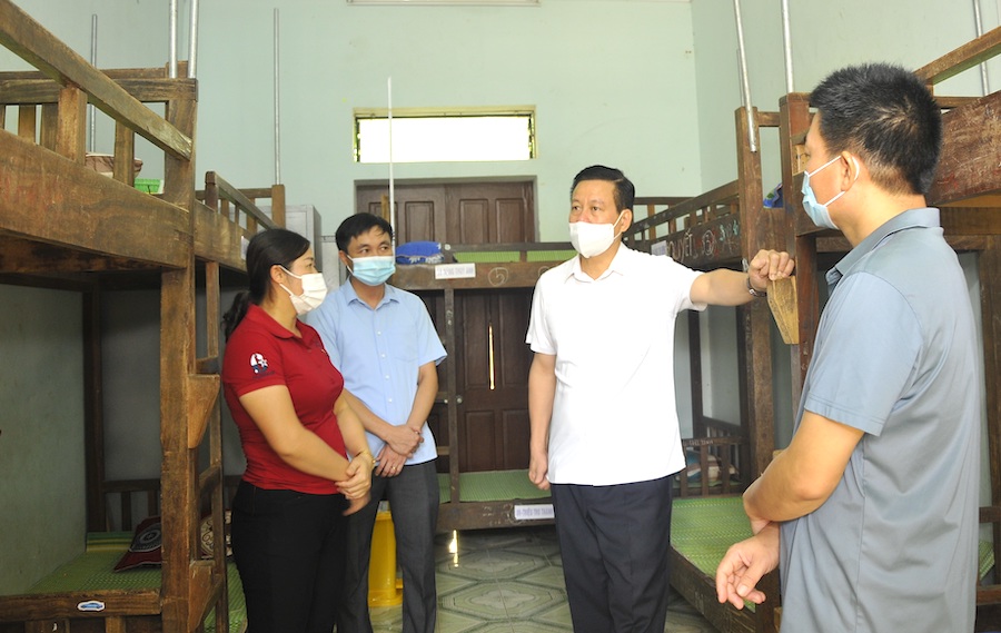 Chủ tịch UBND tỉnh Nguyễn Văn Sơn kiểm tra công tác chuẩn bị chỗ ở cho công dân từ Bắc Giang chuẩn bị trở về địa phương.