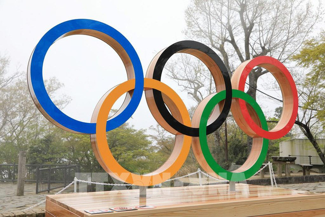 Biểu tượng Olympic tại Tokyo, Nhật Bản. 