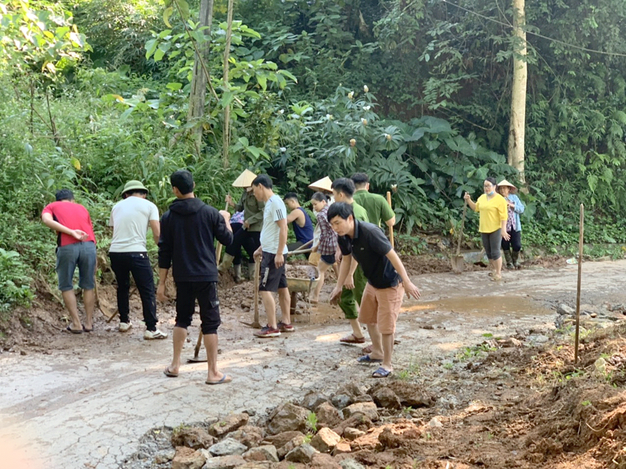 Đảng viên đang công tác thuộc Đảng bộ Thành phố chủ động, tích cực tham gia các hoạt động tại nơi cư trú