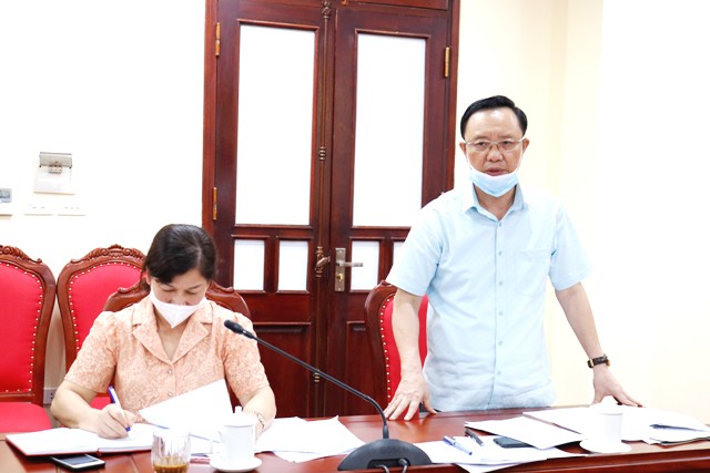 Đồng chí Thào Hồng Sơn, Phó Bí thư Thường trực Tỉnh ủy, Chủ tịch HĐND tỉnh phát biểu tại cuộc họp.