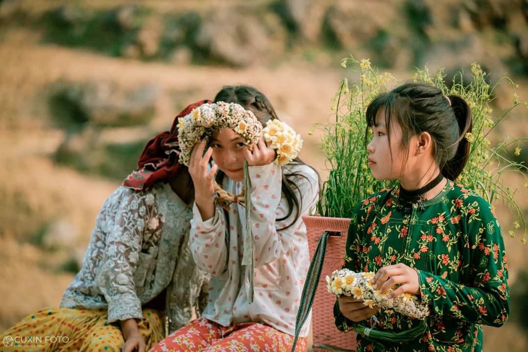 Cùng làm vương miện hoa nhé!