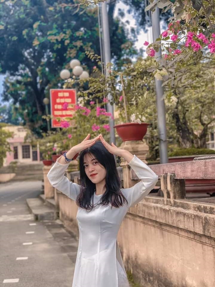 Hoàng Diệu Linh tại Trường Phổ thông Vùng cao Việt Bắc