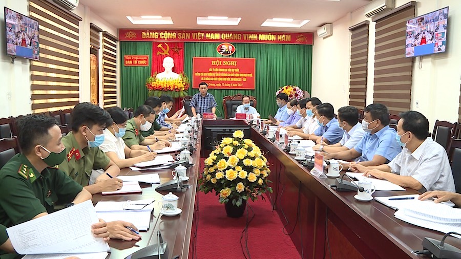 Đồng chí Nguyễn Minh Tiến, Trưởng Ban Tổ chức Tỉnh ủy phát biểu tại hội nghị