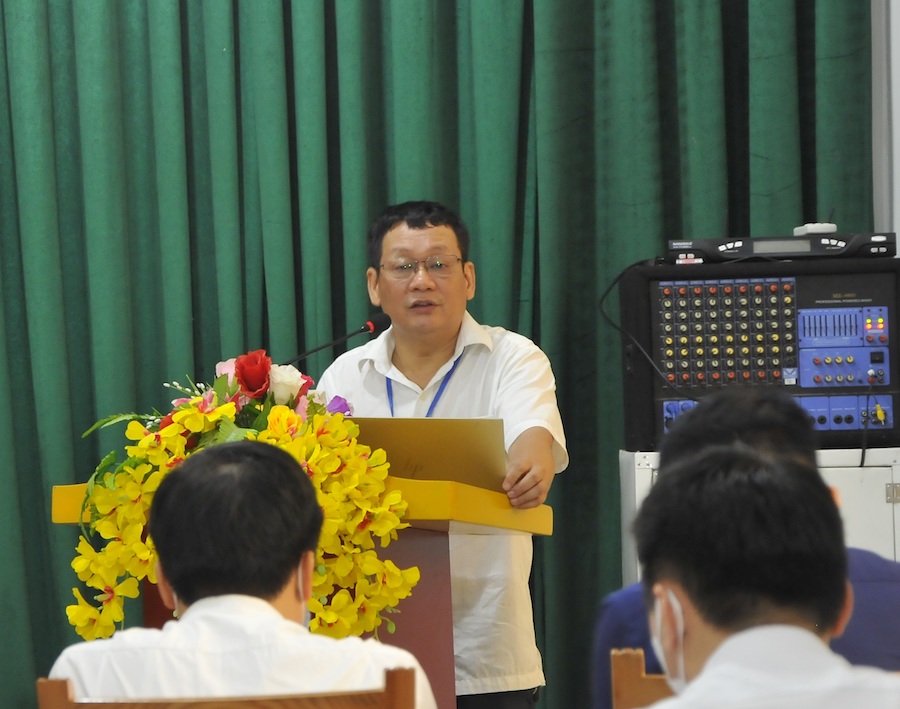Lãnh đạo thị trấn Yên Phú báo cáo tình hình thực hiện nhiệm vụ 7 tháng đầu năm trên địa bàn.
